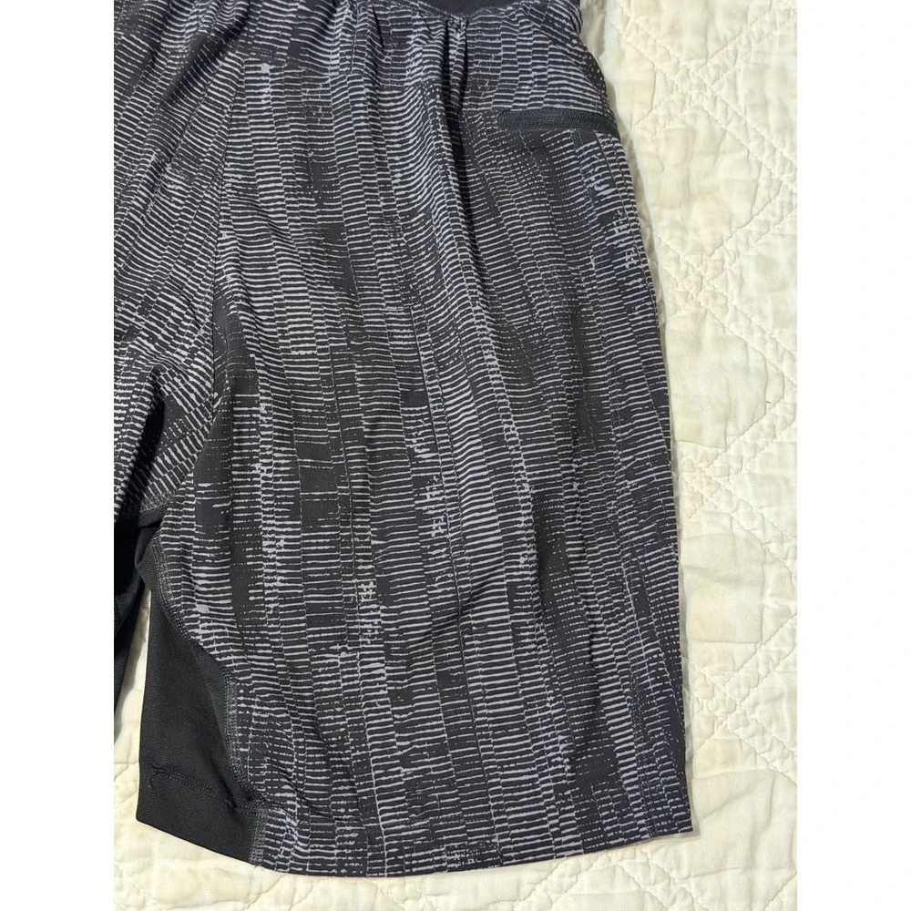 Lululemon The Short Lined Men M Black Grey Linear Glitch Athletic Training Gym